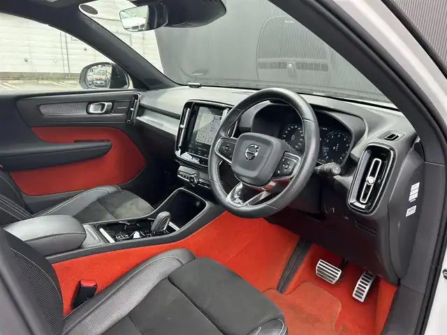 ボルボ ＸＣ４０ T4 AWD Rデザイン 道東・釧路十勝 2020(令2)年 6.3万km クリスタルホワイトP/ブラック アダプティブクルーズコントロール/レーンキーピングエイド/サンルーフ/純正HDDナビ/TV/BT/USB/ハーフレザー/シートヒーター/メモリ付きパワーシート/パワーバックドア/フットトランクオープナー/フロント/バックカメラ/harman/kardon/革巻ステアリング/ヒーター/リモコン/純正ドライブレコーダー(前後)/純正19インチAW/ETC/LEDヘッドライト/オートライト/フロント/リアフォグライト