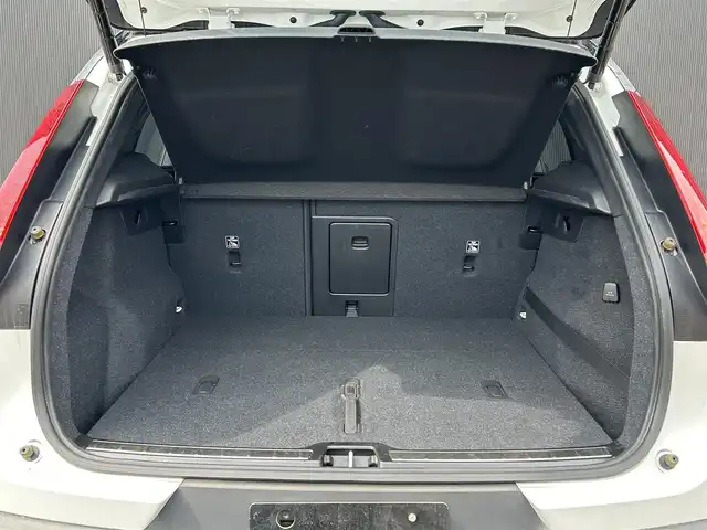 ボルボ ＸＣ４０ T4 AWD Rデザイン 道東・釧路十勝 2020(令2)年 6.3万km クリスタルホワイトP/ブラック アダプティブクルーズコントロール/レーンキーピングエイド/サンルーフ/純正HDDナビ/TV/BT/USB/ハーフレザー/シートヒーター/メモリ付きパワーシート/パワーバックドア/フットトランクオープナー/フロント/バックカメラ/harman/kardon/革巻ステアリング/ヒーター/リモコン/純正ドライブレコーダー(前後)/純正19インチAW/ETC/LEDヘッドライト/オートライト/フロント/リアフォグライト