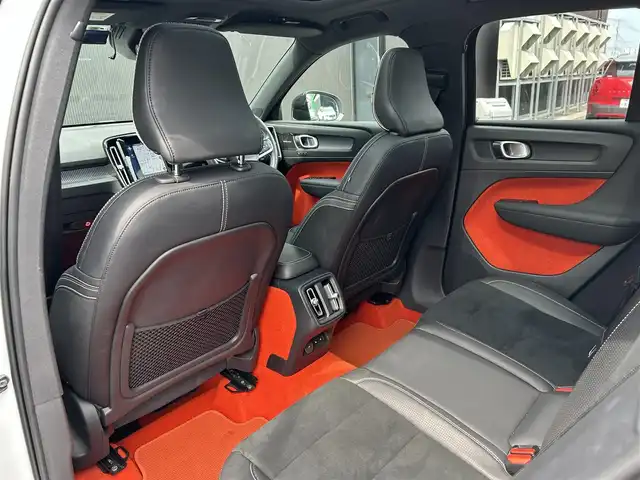 ボルボ ＸＣ４０ T4 AWD Rデザイン 道東・釧路十勝 2020(令2)年 6.3万km クリスタルホワイトP/ブラック アダプティブクルーズコントロール/レーンキーピングエイド/サンルーフ/純正HDDナビ/TV/BT/USB/ハーフレザー/シートヒーター/メモリ付きパワーシート/パワーバックドア/フットトランクオープナー/フロント/バックカメラ/harman/kardon/革巻ステアリング/ヒーター/リモコン/純正ドライブレコーダー(前後)/純正19インチAW/ETC/LEDヘッドライト/オートライト/フロント/リアフォグライト
