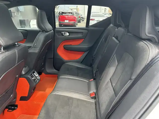 ボルボ ＸＣ４０ T4 AWD Rデザイン 道東・釧路十勝 2020(令2)年 6.3万km クリスタルホワイトP/ブラック アダプティブクルーズコントロール/レーンキーピングエイド/サンルーフ/純正HDDナビ/TV/BT/USB/ハーフレザー/シートヒーター/メモリ付きパワーシート/パワーバックドア/フットトランクオープナー/フロント/バックカメラ/harman/kardon/革巻ステアリング/ヒーター/リモコン/純正ドライブレコーダー(前後)/純正19インチAW/ETC/LEDヘッドライト/オートライト/フロント/リアフォグライト