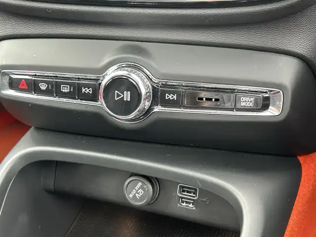 ボルボ ＸＣ４０ T4 AWD Rデザイン 道東・釧路十勝 2020(令2)年 6.3万km クリスタルホワイトP/ブラック アダプティブクルーズコントロール/レーンキーピングエイド/サンルーフ/純正HDDナビ/TV/BT/USB/ハーフレザー/シートヒーター/メモリ付きパワーシート/パワーバックドア/フットトランクオープナー/フロント/バックカメラ/harman/kardon/革巻ステアリング/ヒーター/リモコン/純正ドライブレコーダー(前後)/純正19インチAW/ETC/LEDヘッドライト/オートライト/フロント/リアフォグライト