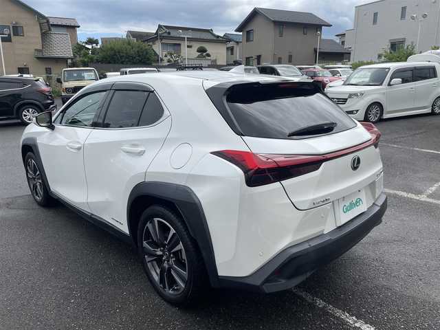 レクサス ＵＸ 250h バージョンL 神奈川県 2018(平30)年 3万km パール