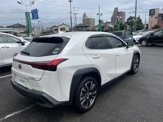 レクサス ＵＸ 250h バージョンL 神奈川県 2018(平30)年 3万km パール