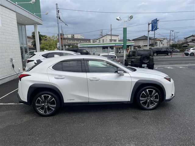 レクサス ＵＸ 250h バージョンL 神奈川県 2018(平30)年 3万km パール