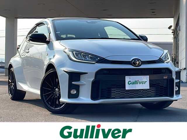 トヨタ ＧＲヤリス RZ 道北・旭川 2021(令3)年 1.7万km プラチナホワイトパールマイカ ・4WD/・禁煙車/・カーボン調ルーフ/・純正ディスプレイオーディオナビ/ BT/USB/・バックカメラ/・トヨタセーフティセンス/・PCS/・ACC/・LTA/・BSM/・RCTA/・RSA/・HUD/・クリアランスソナー /・アイドリングストップ/・オートハイビーム/・オートライト/・LEDヘッドライト/・フォグライト/・ライトレベライザー /・前後ドライブレコーダー/・ビルトインETC2.0/・オートリトラミラー /・オートワイパー/・純正フロアマット/・ドアバイザー/・アルミペダル/・純正ENKEI製18インチアルミホイール