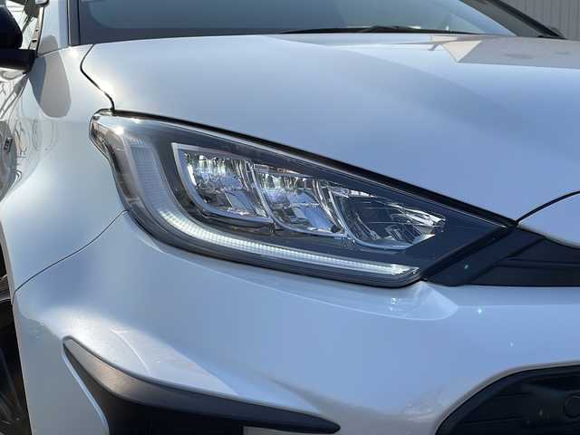 トヨタ ＧＲヤリス RZ 道北・旭川 2021(令3)年 1.7万km プラチナホワイトパールマイカ ・4WD/・禁煙車/・カーボン調ルーフ/・純正ディスプレイオーディオナビ/ BT/USB/・バックカメラ/・トヨタセーフティセンス/・PCS/・ACC/・LTA/・BSM/・RCTA/・RSA/・HUD/・クリアランスソナー /・アイドリングストップ/・オートハイビーム/・オートライト/・LEDヘッドライト/・フォグライト/・ライトレベライザー /・前後ドライブレコーダー/・ビルトインETC2.0/・オートリトラミラー /・オートワイパー/・純正フロアマット/・ドアバイザー/・アルミペダル/・純正ENKEI製18インチアルミホイール