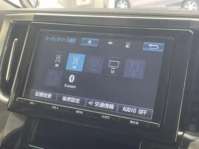 トヨタ アルファード S 滋賀県 2017(平29)年 5.2万km ホワイトパールクリスタルシャイン 禁煙車/モデリスタエアロ/モデリスタグリル/サンルーフ/純正９型SDナビ/・CD/DVD/フルセグ/Bluetooth/SD/純正１２型フリップダウンモニター/バックカメラ/両側パワースライドドア/LEDヘッドライト/純正１７AW/ビルトインETC/スマートキー
