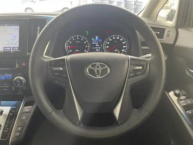 トヨタ アルファード S 滋賀県 2017(平29)年 5.2万km ホワイトパールクリスタルシャイン 禁煙車/モデリスタエアロ/モデリスタグリル/サンルーフ/純正９型SDナビ/・CD/DVD/フルセグ/Bluetooth/SD/純正１２型フリップダウンモニター/バックカメラ/両側パワースライドドア/LEDヘッドライト/純正１７AW/ビルトインETC/スマートキー