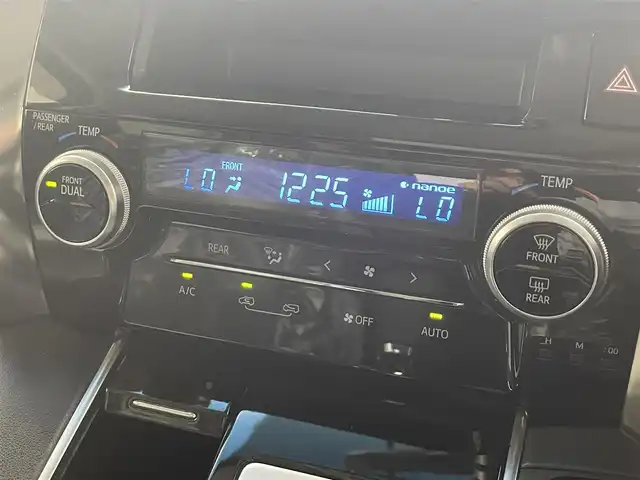 トヨタ アルファード S 滋賀県 2017(平29)年 5.2万km ホワイトパールクリスタルシャイン 禁煙車/モデリスタエアロ/モデリスタグリル/サンルーフ/純正９型SDナビ/・CD/DVD/フルセグ/Bluetooth/SD/純正１２型フリップダウンモニター/バックカメラ/両側パワースライドドア/LEDヘッドライト/純正１７AW/ビルトインETC/スマートキー