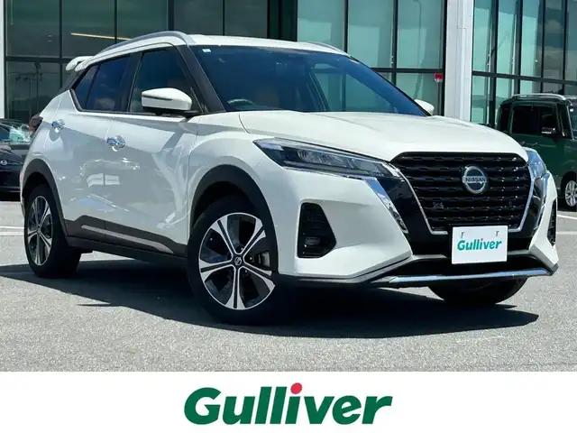 日産 キックス X ツートーンインテリアED 奈良県 2021(令3)年 5.5万km ブリリアントホワイトパール 禁煙車/純正ナビ(フルセグTV/CD/DVD/AM・FM/BT)/アラウンドビューモニター/デジタルインナーミラー/ビルトインETC/純正ドラレコ/プロパイロット/インテリジェントエマージェンシーブレーキ/踏み間違い衝突防止アシスト/インテリジェントLI(車線逸脱防止支援システム)/LDW(車線逸脱警報)/インテリジェントDA(ふらつき警報)/ハイビームアシスト/シートヒーター(D/N席)/ステアリングヒーター/オートブレーキホールド/純正17インチアルミホイール/純正フロアマット