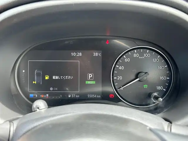 日産 キックス X ツートーンインテリアED 奈良県 2021(令3)年 5.5万km ブリリアントホワイトパール 禁煙車/純正ナビ(フルセグTV/CD/DVD/AM・FM/BT)/アラウンドビューモニター/デジタルインナーミラー/ビルトインETC/純正ドラレコ/プロパイロット/インテリジェントエマージェンシーブレーキ/踏み間違い衝突防止アシスト/インテリジェントLI(車線逸脱防止支援システム)/LDW(車線逸脱警報)/インテリジェントDA(ふらつき警報)/ハイビームアシスト/シートヒーター(D/N席)/ステアリングヒーター/オートブレーキホールド/純正17インチアルミホイール/純正フロアマット