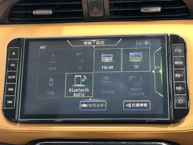 日産 キックス X ツートーンインテリアED 奈良県 2021(令3)年 5.5万km ブリリアントホワイトパール 禁煙車/純正ナビ(フルセグTV/CD/DVD/AM・FM/BT)/アラウンドビューモニター/デジタルインナーミラー/ビルトインETC/純正ドラレコ/プロパイロット/インテリジェントエマージェンシーブレーキ/踏み間違い衝突防止アシスト/インテリジェントLI(車線逸脱防止支援システム)/LDW(車線逸脱警報)/インテリジェントDA(ふらつき警報)/ハイビームアシスト/シートヒーター(D/N席)/ステアリングヒーター/オートブレーキホールド/純正17インチアルミホイール/純正フロアマット
