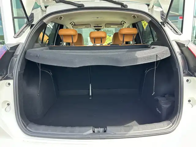 日産 キックス X ツートーンインテリアED 奈良県 2021(令3)年 5.5万km ブリリアントホワイトパール 禁煙車/純正ナビ(フルセグTV/CD/DVD/AM・FM/BT)/アラウンドビューモニター/デジタルインナーミラー/ビルトインETC/純正ドラレコ/プロパイロット/インテリジェントエマージェンシーブレーキ/踏み間違い衝突防止アシスト/インテリジェントLI(車線逸脱防止支援システム)/LDW(車線逸脱警報)/インテリジェントDA(ふらつき警報)/ハイビームアシスト/シートヒーター(D/N席)/ステアリングヒーター/オートブレーキホールド/純正17インチアルミホイール/純正フロアマット