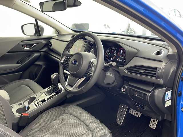 スバル クロストレック リミテッド 兵庫県 2023(令5)年 1.9万km 青 ・純正11.6インチディスプレイオーディオ/　Bluetoothオーディオ/　USB接続/　AppleCarPlay/AndroidAuto接続/　フルセグテレビ/・アラウンドビューモニター/・ETC/・アイサイト/　プリクラッシュブレーキ/　全車速追従機能付クルーズコントロール/　車線逸脱抑制機能/　ふらつき警報/　先行車発進お知らせ機能/　AT誤発進抑制制御＆AT誤後進抑制制御/　後退時ブレーキアシスト/　アイサイトセイフティプラス（運転支援・視界拡張）/・純正フロアマット/・パワーシート（運転席・助手席）/・メモリーシート（運転席）/・シートヒーター（運転席・助手席）/・電子パーキングブレーキ/・オートビークルブレーキホールド/・オートワイパー/・純正18インチアルミホイール/・ABS/・横滑り防止機能/・後コーナーセンサー/・盗難防止装置/・オートライト/・LEDヘッドライト/・Wエアバック/・MTモード付AT/・スマートキー/・スペアキー/・左右独立オートエアコン/・色番号XDA