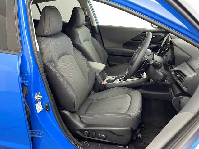 スバル クロストレック リミテッド 兵庫県 2023(令5)年 1.9万km 青 ・純正11.6インチディスプレイオーディオ/　Bluetoothオーディオ/　USB接続/　AppleCarPlay/AndroidAuto接続/　フルセグテレビ/・アラウンドビューモニター/・ETC/・アイサイト/　プリクラッシュブレーキ/　全車速追従機能付クルーズコントロール/　車線逸脱抑制機能/　ふらつき警報/　先行車発進お知らせ機能/　AT誤発進抑制制御＆AT誤後進抑制制御/　後退時ブレーキアシスト/　アイサイトセイフティプラス（運転支援・視界拡張）/・純正フロアマット/・パワーシート（運転席・助手席）/・メモリーシート（運転席）/・シートヒーター（運転席・助手席）/・電子パーキングブレーキ/・オートビークルブレーキホールド/・オートワイパー/・純正18インチアルミホイール/・ABS/・横滑り防止機能/・後コーナーセンサー/・盗難防止装置/・オートライト/・LEDヘッドライト/・Wエアバック/・MTモード付AT/・スマートキー/・スペアキー/・左右独立オートエアコン/・色番号XDA