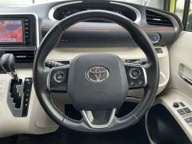トヨタ シエンタ ハイブリッド G 大分県 2015(平27)年 8.1万km エアーイエロー Toyota　Safety　Sense/・プリクラッシュセーフティ/・レーンデパーチャーアラート/・オートハイビーム/両側パワースライドドア/純正メモリナビ/・BT/TV/AM/FM/ナビレディパッケージ/メーカーOP/・バックカメラ/ステアリングスイッチ/ETC/プッシュスタート/スマートキー/16インチ純正OPホイール/取扱説明書・保証書・R7記録簿