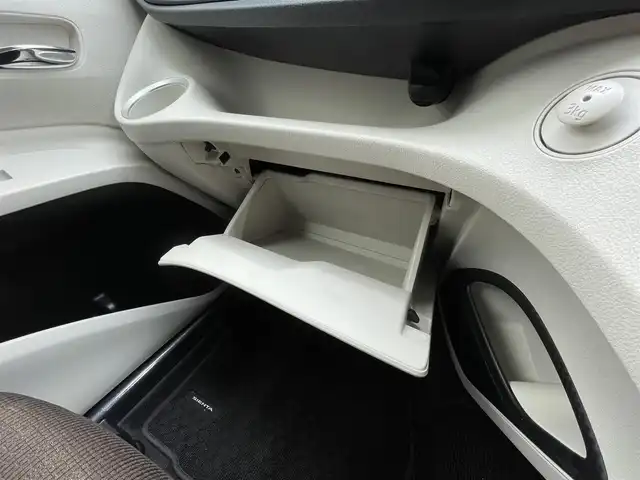 トヨタ シエンタ ハイブリッド G 大分県 2015(平27)年 8.1万km エアーイエロー Toyota　Safety　Sense/・プリクラッシュセーフティ/・レーンデパーチャーアラート/・オートハイビーム/両側パワースライドドア/純正メモリナビ/・BT/TV/AM/FM/ナビレディパッケージ/メーカーOP/・バックカメラ/ステアリングスイッチ/ETC/プッシュスタート/スマートキー/16インチ純正OPホイール/取扱説明書・保証書・R7記録簿
