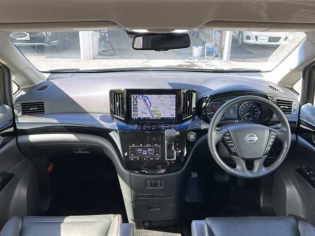 日産 エルグランド 250HWS プレミアム アーバンクロム 青森県 2020(令2)年 2万km 黒 ・4WD/・純正メーカーナビ/・フルセグ/・CD/DVD/TV/BT/AM/FM/・両側パワースライドドア/・衝突軽減装置/・横滑り抑制装置/・盗難防止装置/・アラウンドビューバックモニター/・プロパイロット/・前後コーナーセンサー/・D＋N席シートヒーター/・パワーバックドア/・レザーシート/・社外ETC/・後席サンシェード/・社外フロアマット/・オートライト/・オートハイビーム/・スタットレスアルミセット積込/・純正AW18インチ/・保証書・取説あり/・カラーコードGAT(ミッドナイトブラック)