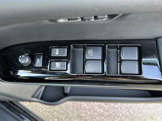 日産 エルグランド 250HWS プレミアム アーバンクロム 青森県 2020(令2)年 2万km 黒 ・4WD/・純正メーカーナビ/・フルセグ/・CD/DVD/TV/BT/AM/FM/・両側パワースライドドア/・衝突軽減装置/・横滑り抑制装置/・盗難防止装置/・アラウンドビューバックモニター/・プロパイロット/・前後コーナーセンサー/・D＋N席シートヒーター/・パワーバックドア/・レザーシート/・社外ETC/・後席サンシェード/・社外フロアマット/・オートライト/・オートハイビーム/・スタットレスアルミセット積込/・純正AW18インチ/・保証書・取説あり/・カラーコードGAT(ミッドナイトブラック)