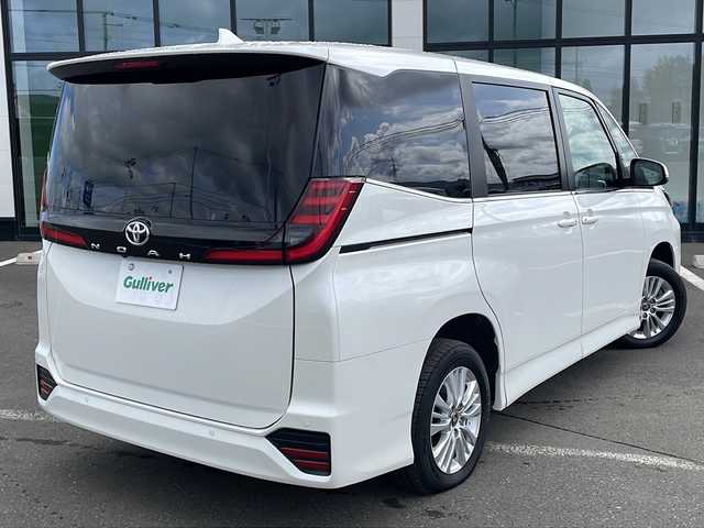 トヨタ ノア S－Z 道東・釧路十勝 2024(令6)年 2.4万km ホワイトパールクリスタルシャイン ・寒冷地仕様/・４WD/・純正8インチディスプレイオーディオ/(CD・DVD・フルセグ・Bluetooth)/・バックカメラ/・レーダークルーズコントロール/・両側パワースライドドア/・ハーフレザーシート/・前席シートヒーター/・スマートキー/・プッシュスタート/・トヨタセーフティセンス/・プリクラッシュセーフティ/・ブラインドスポットモニター/・アイドリングストップ/・車線逸脱警報/・オートLEDライト/・オートマチックハイビーム/・ETC/・保証書