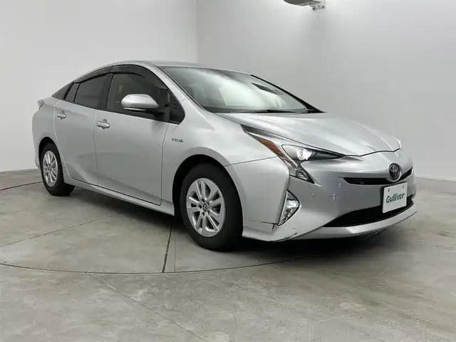 トヨタ プリウス Sセーフティプラス 愛知県 2017(平29)年 7.4万km シルバー トヨタセーフティセンス/　・プリクラッシュセーフティ/　・レーンディパーチャーアラート/　・オートマチックハイビーム/　・レーダークルーズコントロール//純正11.6インチナビ/（Bluetooth/フルセグTV/CD/DVD/SD）/バックカメラ/HUD/ETC/ドラレコ/オートライト/防眩インナーミラー/ステアリングリモコン/ソナー/スマートキー/電動格納ミラー