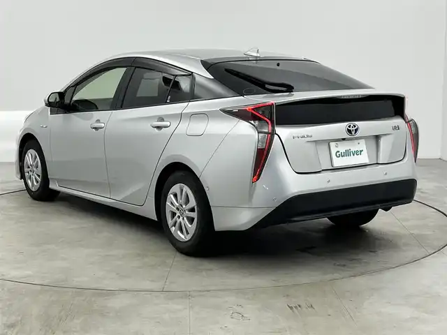 トヨタ プリウス Sセーフティプラス 愛知県 2017(平29)年 7.4万km シルバー トヨタセーフティセンス/　・プリクラッシュセーフティ/　・レーンディパーチャーアラート/　・オートマチックハイビーム/　・レーダークルーズコントロール//純正11.6インチナビ/（Bluetooth/フルセグTV/CD/DVD/SD）/バックカメラ/HUD/ETC/ドラレコ/オートライト/防眩インナーミラー/ステアリングリモコン/ソナー/スマートキー/電動格納ミラー
