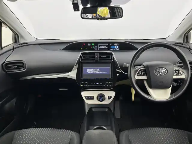 トヨタ プリウス Sセーフティプラス 愛知県 2017(平29)年 7.4万km シルバー トヨタセーフティセンス/　・プリクラッシュセーフティ/　・レーンディパーチャーアラート/　・オートマチックハイビーム/　・レーダークルーズコントロール//純正11.6インチナビ/（Bluetooth/フルセグTV/CD/DVD/SD）/バックカメラ/HUD/ETC/ドラレコ/オートライト/防眩インナーミラー/ステアリングリモコン/ソナー/スマートキー/電動格納ミラー
