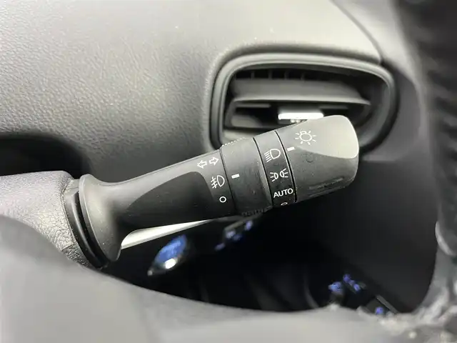 トヨタ プリウス Sセーフティプラス 愛知県 2017(平29)年 7.4万km シルバー トヨタセーフティセンス/　・プリクラッシュセーフティ/　・レーンディパーチャーアラート/　・オートマチックハイビーム/　・レーダークルーズコントロール//純正11.6インチナビ/（Bluetooth/フルセグTV/CD/DVD/SD）/バックカメラ/HUD/ETC/ドラレコ/オートライト/防眩インナーミラー/ステアリングリモコン/ソナー/スマートキー/電動格納ミラー