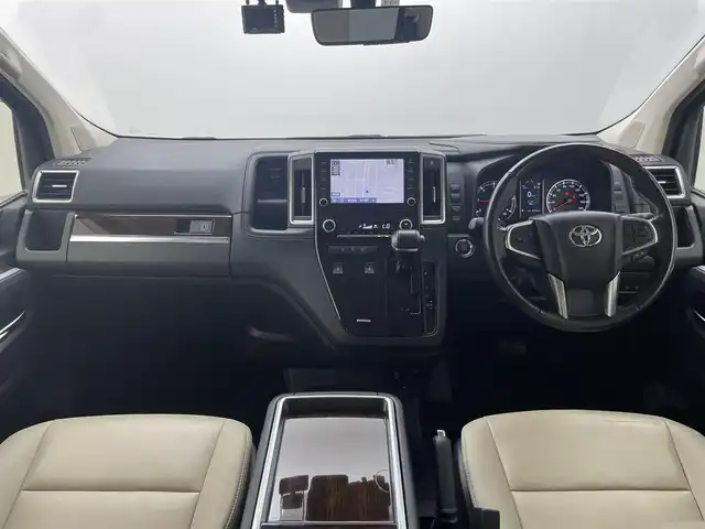 トヨタ グランエース プレミアム 福井県 2022(令4)年 4.6万km ホワイトパールクリスタルシャイン 純正ディスプレイオーディオ/【AM/FM/CD/DVD/Bluetooth/フルセグTV】/全方位カメラ/ビルトインETC2.0/純正フリップダウンモニター/レザーシート（ベージュ）/シートヒーター/トヨタセーフティセンス/・衝突軽減ブレーキ/・車線逸脱警報機能/・クルーズコントロール（追従有）/オートライト/LEDヘッドライド/プッシュスタート/スマートキー/ドライブレコーダー