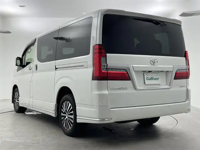 トヨタ グランエース プレミアム 福井県 2022(令4)年 4.6万km ホワイトパールクリスタルシャイン 純正ディスプレイオーディオ/【AM/FM/CD/DVD/Bluetooth/フルセグTV】/全方位カメラ/ビルトインETC2.0/純正フリップダウンモニター/レザーシート（ベージュ）/シートヒーター/トヨタセーフティセンス/・衝突軽減ブレーキ/・車線逸脱警報機能/・クルーズコントロール（追従有）/オートライト/LEDヘッドライド/プッシュスタート/スマートキー/ドライブレコーダー