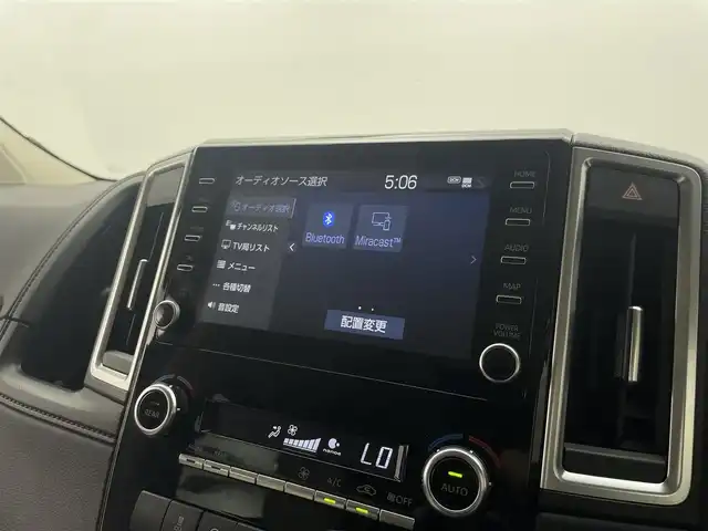 トヨタ グランエース プレミアム 福井県 2022(令4)年 4.6万km ホワイトパールクリスタルシャイン 純正ディスプレイオーディオ/【AM/FM/CD/DVD/Bluetooth/フルセグTV】/全方位カメラ/ビルトインETC2.0/純正フリップダウンモニター/レザーシート（ベージュ）/シートヒーター/トヨタセーフティセンス/・衝突軽減ブレーキ/・車線逸脱警報機能/・クルーズコントロール（追従有）/オートライト/LEDヘッドライド/プッシュスタート/スマートキー/ドライブレコーダー