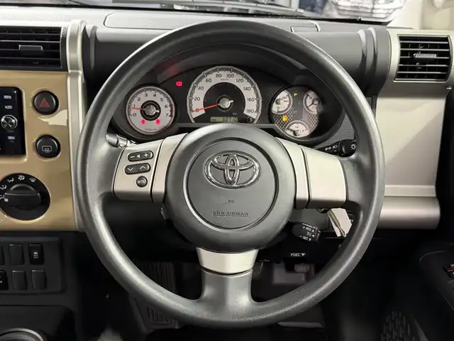 トヨタ ＦＪクルーザー 大阪府 2017(平29)年 5.1万km ベージュ/ホワイト 純正ナビTV バックカメラ クルーズコントロール 横滑り防止装置 クリアランスソナー ヘッドライトレベライザー ETC 純正アルミホイール ４WD