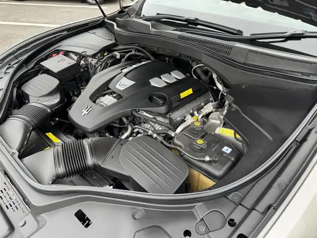 マセラティ マセラティ レヴァンテ 千葉県 2021(令3)年 1.9万km GRIGIO 衝突軽減ブレーキ/ACC/LKA/純正ナビ/フルセグTV/Bluetooth/カープレイ/全方位カメラ/ベージュ革シート/D/N席シートヒーター/パノラマサンルーフ/純正21インチAW/エアサス/ツインターボ/ブラインドスポットモニター/ETC2.0/LEDライト/取説/保証書/スペアキー1本