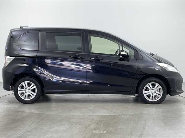 ホンダ フリード G ジャストセレクション 道央・札幌 2014(平26)年 8万km プレミアムスパークルブラックパール ・４WD/・純正SDナビ(CD&DVD&BT&ワンセグTV&SD)/・寒冷地仕様/・横滑り防止/・ステアリングスイッチ/・社外ドラレコ(前後)/・純正フロアマット/・シートアジャスター/・片側パワースライドドア/・フロントワイパーデアイサー/・ミラーヒーター/・リトラミラー/・社外エンジンスターター/・HIDライト/・キーレスキー/・スマートキー
