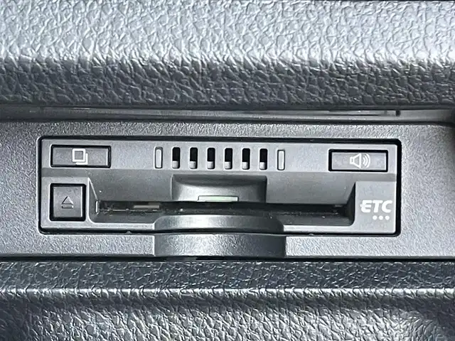 トヨタ ヴォクシー ZS 煌 東京都 2018(平30)年 1.8万km ブラック 純正９型ナビ　/・Ｂｌｕｅｔｏｏｔｈ　/・フルセグ　/・ＣＤ／ＤＶＤ再生　/純正１２型フリップダウンモニター　/ＴＳＳ　/・クルーズコントロール　/・衝突軽減/・LKAS　/両側電動スライドドア　/バックモニター　/ＡＨＢ　/ＬＥＤヘッド