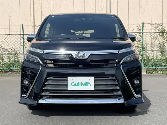 トヨタ ヴォクシー ZS 煌 東京都 2018(平30)年 1.8万km ブラック 純正９型ナビ　/・Ｂｌｕｅｔｏｏｔｈ　/・フルセグ　/・ＣＤ／ＤＶＤ再生　/純正１２型フリップダウンモニター　/ＴＳＳ　/・クルーズコントロール　/・衝突軽減/・LKAS　/両側電動スライドドア　/バックモニター　/ＡＨＢ　/ＬＥＤヘッド