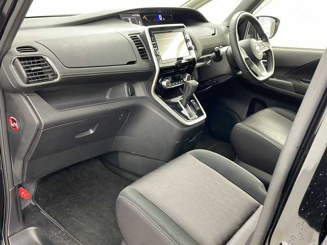 日産 セレナ ハイウェイスター プロパイロットED 道央・札幌 2017(平29)年 6.8万km ダイヤモンドブラック ・ワンオーナー/・4WD/・純正ナビ&CD&DVD&BT/・純正フリップダウンモニター/・両側パワースライドドア/・ハンズフリーオートスライドドア/・プロパイロット/・インテリジェントクルーズコントロール/・エマージェンシーブレーキ/・アイドリングストップ/・横滑り防止装置/・前席シートヒーター/・純正フロアマット/・LEDヘッドライト/・オートライト/・スマートキー
