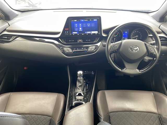 トヨタ Ｃ－ＨＲ G 沖縄県 2019(令1)年 5.8万km ダークブラウンマイカメタリック 純正９インチナビ（NSZT-W68T）/（フルセグＴＶ　ＣＤ　ＤＶＤ　Bluetooth）/バックカメラ/ドライブレコーダー/ＥＴＣ/アダプティブクルーズコントロール/ブラインドスポットモニター/オートマチックハイビーム/トヨタセーフティセンス/シートヒーター