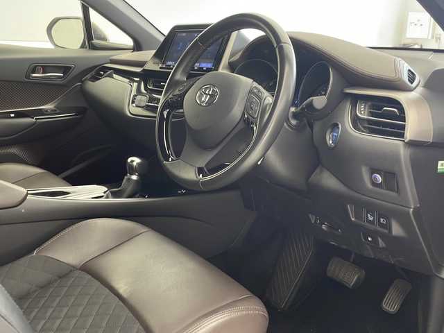 トヨタ Ｃ－ＨＲ G 沖縄県 2019(令1)年 5.8万km ダークブラウンマイカメタリック 純正９インチナビ（NSZT-W68T）/（フルセグＴＶ　ＣＤ　ＤＶＤ　Bluetooth）/バックカメラ/ドライブレコーダー/ＥＴＣ/アダプティブクルーズコントロール/ブラインドスポットモニター/オートマチックハイビーム/トヨタセーフティセンス/シートヒーター