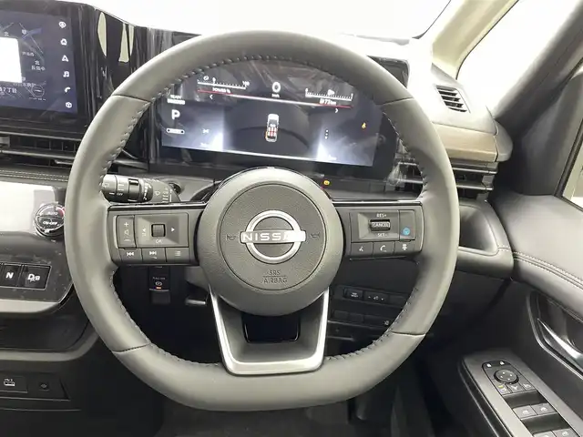 日産 セレナ e－パワー ハイウェイスター V 熊本県 2025(令7)年 0.1千km プリズムホワイト 登録済未使用車/純正１２．３インチナビ（ApplCarPlay・AndroidAuto・BT・フルセグ・USB）　/純正前方ドライブレコーダー/純正フリップダウンモニター　/ビルトインＥＴＣ２．０　/全周囲カメラ　/両側パワースライドドア　/前後クリアランスソナー　/レーダークルーズコントロール/プロパイロット　/インテリジェントエマージェンシーブレーキ/車線逸脱防止支援システム/車線逸脱警報/後側方衝突防止支援システム/後退時車両検知警報/ふらつき警報機能/踏み間違い衝突防止アシスト/標識認識機能/車両接近通報装置/ブラインドスポットモニター/横滑り防止/インテリジェントルームミラー/置くだけ充電/純正16インチAW/オートライト/オートマチックハイビーム/LEDヘッドライト/フォグランプ/スマートキー/プッシュスタート/スペアキー1本