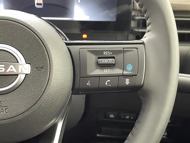 日産 セレナ e－パワー ハイウェイスター V 熊本県 2025(令7)年 0.1千km プリズムホワイト 登録済未使用車/純正１２．３インチナビ（ApplCarPlay・AndroidAuto・BT・フルセグ・USB）　/純正前方ドライブレコーダー/純正フリップダウンモニター　/ビルトインＥＴＣ２．０　/全周囲カメラ　/両側パワースライドドア　/前後クリアランスソナー　/レーダークルーズコントロール/プロパイロット　/インテリジェントエマージェンシーブレーキ/車線逸脱防止支援システム/車線逸脱警報/後側方衝突防止支援システム/後退時車両検知警報/ふらつき警報機能/踏み間違い衝突防止アシスト/標識認識機能/車両接近通報装置/ブラインドスポットモニター/横滑り防止/インテリジェントルームミラー/置くだけ充電/純正16インチAW/オートライト/オートマチックハイビーム/LEDヘッドライト/フォグランプ/スマートキー/プッシュスタート/スペアキー1本