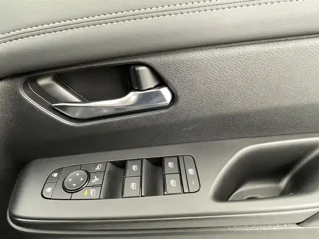 日産 セレナ e－パワー ハイウェイスター V 熊本県 2025(令7)年 0.1千km プリズムホワイト 登録済未使用車/純正１２．３インチナビ（ApplCarPlay・AndroidAuto・BT・フルセグ・USB）　/純正前方ドライブレコーダー/純正フリップダウンモニター　/ビルトインＥＴＣ２．０　/全周囲カメラ　/両側パワースライドドア　/前後クリアランスソナー　/レーダークルーズコントロール/プロパイロット　/インテリジェントエマージェンシーブレーキ/車線逸脱防止支援システム/車線逸脱警報/後側方衝突防止支援システム/後退時車両検知警報/ふらつき警報機能/踏み間違い衝突防止アシスト/標識認識機能/車両接近通報装置/ブラインドスポットモニター/横滑り防止/インテリジェントルームミラー/置くだけ充電/純正16インチAW/オートライト/オートマチックハイビーム/LEDヘッドライト/フォグランプ/スマートキー/プッシュスタート/スペアキー1本