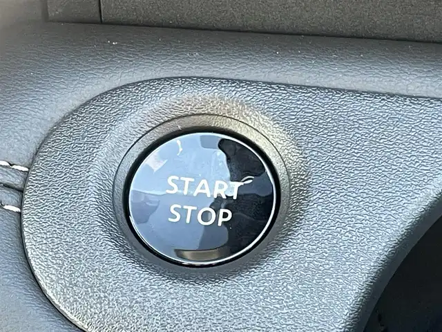 日産 セレナ e－パワー ハイウェイスター V 熊本県 2025(令7)年 0.1千km プリズムホワイト 登録済未使用車/純正１２．３インチナビ（ApplCarPlay・AndroidAuto・BT・フルセグ・USB）　/純正前方ドライブレコーダー/純正フリップダウンモニター　/ビルトインＥＴＣ２．０　/全周囲カメラ　/両側パワースライドドア　/前後クリアランスソナー　/レーダークルーズコントロール/プロパイロット　/インテリジェントエマージェンシーブレーキ/車線逸脱防止支援システム/車線逸脱警報/後側方衝突防止支援システム/後退時車両検知警報/ふらつき警報機能/踏み間違い衝突防止アシスト/標識認識機能/車両接近通報装置/ブラインドスポットモニター/横滑り防止/インテリジェントルームミラー/置くだけ充電/純正16インチAW/オートライト/オートマチックハイビーム/LEDヘッドライト/フォグランプ/スマートキー/プッシュスタート/スペアキー1本