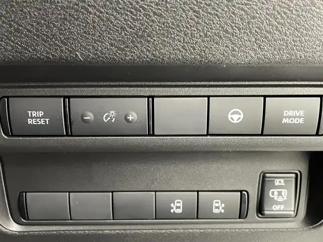 日産 セレナ e－パワー ハイウェイスター V 熊本県 2025(令7)年 0.1千km プリズムホワイト 登録済未使用車/純正１２．３インチナビ（ApplCarPlay・AndroidAuto・BT・フルセグ・USB）　/純正前方ドライブレコーダー/純正フリップダウンモニター　/ビルトインＥＴＣ２．０　/全周囲カメラ　/両側パワースライドドア　/前後クリアランスソナー　/レーダークルーズコントロール/プロパイロット　/インテリジェントエマージェンシーブレーキ/車線逸脱防止支援システム/車線逸脱警報/後側方衝突防止支援システム/後退時車両検知警報/ふらつき警報機能/踏み間違い衝突防止アシスト/標識認識機能/車両接近通報装置/ブラインドスポットモニター/横滑り防止/インテリジェントルームミラー/置くだけ充電/純正16インチAW/オートライト/オートマチックハイビーム/LEDヘッドライト/フォグランプ/スマートキー/プッシュスタート/スペアキー1本