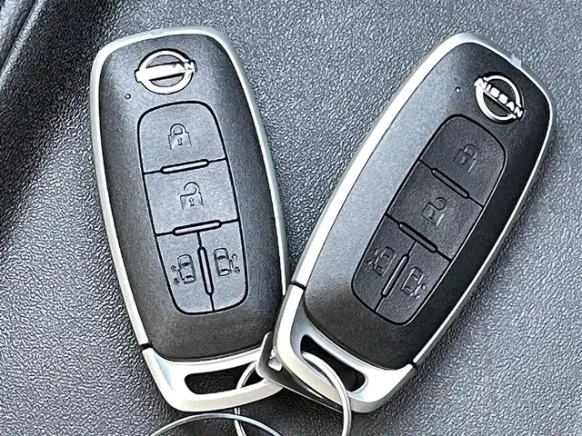 日産 セレナ e－パワー ハイウェイスター V 熊本県 2025(令7)年 0.1千km プリズムホワイト 登録済未使用車/純正１２．３インチナビ（ApplCarPlay・AndroidAuto・BT・フルセグ・USB）　/純正前方ドライブレコーダー/純正フリップダウンモニター　/ビルトインＥＴＣ２．０　/全周囲カメラ　/両側パワースライドドア　/前後クリアランスソナー　/レーダークルーズコントロール/プロパイロット　/インテリジェントエマージェンシーブレーキ/車線逸脱防止支援システム/車線逸脱警報/後側方衝突防止支援システム/後退時車両検知警報/ふらつき警報機能/踏み間違い衝突防止アシスト/標識認識機能/車両接近通報装置/ブラインドスポットモニター/横滑り防止/インテリジェントルームミラー/置くだけ充電/純正16インチAW/オートライト/オートマチックハイビーム/LEDヘッドライト/フォグランプ/スマートキー/プッシュスタート/スペアキー1本