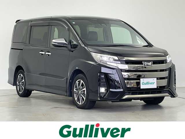 トヨタ ノア Si ダブルバイビーⅢ 岐阜県 2020(令2)年 3万km ブラック 純正10インチSDナビ　（NSZN-Z68T）/フルセグ/BT/CD/DVD/USB/バックカメラ/純正フリップダウンモニター/トヨタセーフティセンス/・プリクラッシュセーフティ/・レーンディパーチャーアラート/・オートハイビーム/ハーフレザーシート/両側パワースライドドア/ウッドコンビハンドル/ステアリングスイッチ/クルーズコントロール/両側パワースライドドア/LEDヘッドライト/フォグランプ/プッシュスタート/スマートキー/MTモード付AT/サイドバイザー/純正フロアマット