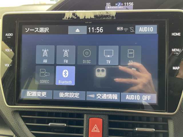 トヨタ ノア Si ダブルバイビーⅢ 岐阜県 2020(令2)年 3万km ブラック 純正10インチSDナビ　（NSZN-Z68T）/フルセグ/BT/CD/DVD/USB/バックカメラ/純正フリップダウンモニター/トヨタセーフティセンス/・プリクラッシュセーフティ/・レーンディパーチャーアラート/・オートハイビーム/ハーフレザーシート/両側パワースライドドア/ウッドコンビハンドル/ステアリングスイッチ/クルーズコントロール/両側パワースライドドア/LEDヘッドライト/フォグランプ/プッシュスタート/スマートキー/MTモード付AT/サイドバイザー/純正フロアマット