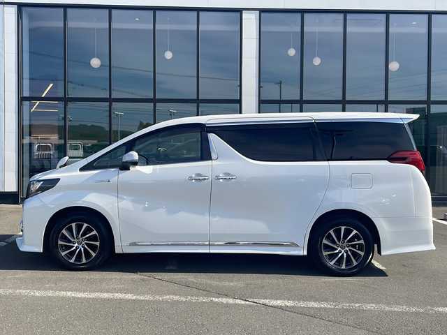 トヨタ アルファードハイブリット SR Cパッケージ 道東・釧路十勝 2015(平27)年 10.8万km ホワイトパールクリスタルシャイン ・サンルーフ/・4WD/・純正9インチSDナビ/(BT フルセグ CD DVD FM AM)/・バックカメラ/・純正11インチフリップダウンモニター/・レーダークルーズコントロール/・両側パワースライドドア/・電動リアゲート/・AC１００V（１５００W）/・前席・2ndパワーシート/・革シート/・電動オットマン/・前席シートヒーター/・ETC2.0/・衝突軽減システム/・横滑り防止/・コーナーセンサー/・前方ドライブレコーダー/・LEDヘッドライト/・フォグライト/・オートマチックハイビーム/・オートライト/・ドアバイザー/・電格ミラー