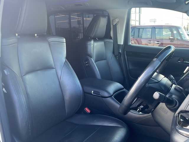 トヨタ アルファードハイブリット SR Cパッケージ 道東・釧路十勝 2015(平27)年 10.8万km ホワイトパールクリスタルシャイン ・サンルーフ/・4WD/・純正9インチSDナビ/(BT フルセグ CD DVD FM AM)/・バックカメラ/・純正11インチフリップダウンモニター/・レーダークルーズコントロール/・両側パワースライドドア/・電動リアゲート/・AC１００V（１５００W）/・前席・2ndパワーシート/・革シート/・電動オットマン/・前席シートヒーター/・ETC2.0/・衝突軽減システム/・横滑り防止/・コーナーセンサー/・前方ドライブレコーダー/・LEDヘッドライト/・フォグライト/・オートマチックハイビーム/・オートライト/・ドアバイザー/・電格ミラー