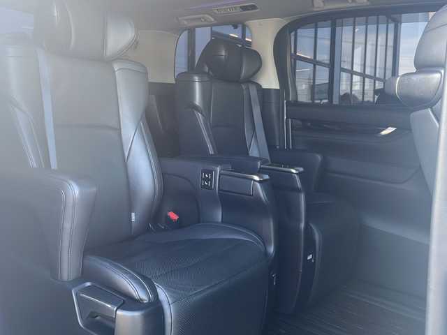 トヨタ アルファードハイブリット SR Cパッケージ 道東・釧路十勝 2015(平27)年 10.8万km ホワイトパールクリスタルシャイン ・サンルーフ/・4WD/・純正9インチSDナビ/(BT フルセグ CD DVD FM AM)/・バックカメラ/・純正11インチフリップダウンモニター/・レーダークルーズコントロール/・両側パワースライドドア/・電動リアゲート/・AC１００V（１５００W）/・前席・2ndパワーシート/・革シート/・電動オットマン/・前席シートヒーター/・ETC2.0/・衝突軽減システム/・横滑り防止/・コーナーセンサー/・前方ドライブレコーダー/・LEDヘッドライト/・フォグライト/・オートマチックハイビーム/・オートライト/・ドアバイザー/・電格ミラー